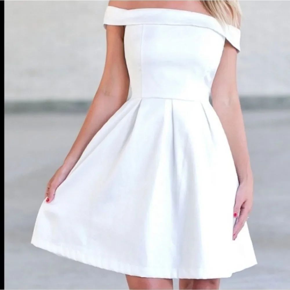CHARLOTTE RUSSE VINTAGE ELEGANCE OFF-SHOULDER DRESS